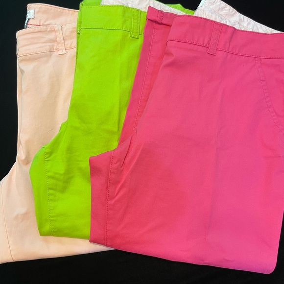 8 Pairs of Crown and Ivy Pants and Capris - Picture 3 of 14